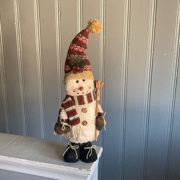 NWT- 19” Standing Snowman ⛄️ Holiday Greeter Decoration Holding Broom 🧹 Adj.Hat - Picture 1 of 17